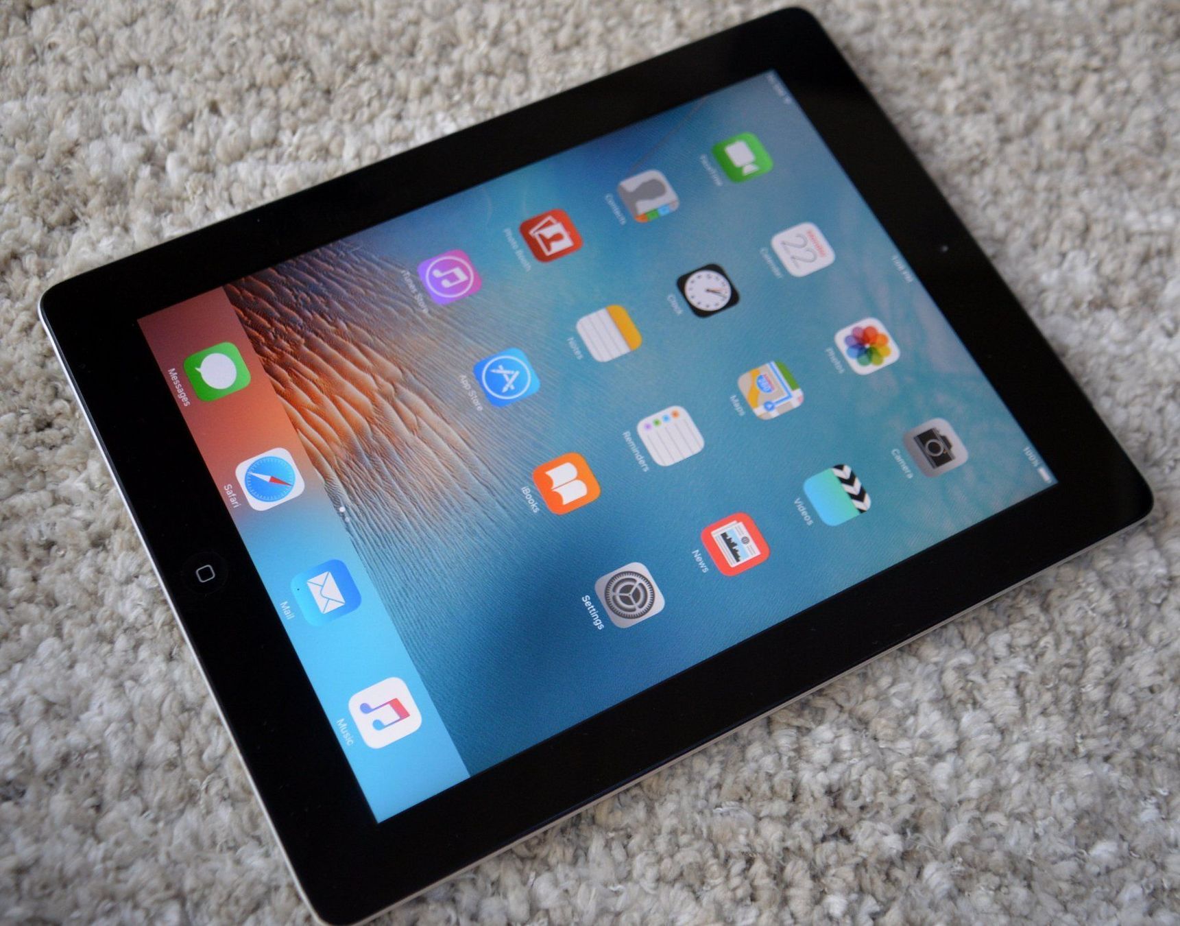 Apple Tablet PC: Apple iPad 2 16GB A1396 Sim – Gebraucht aus Collonges von  1
