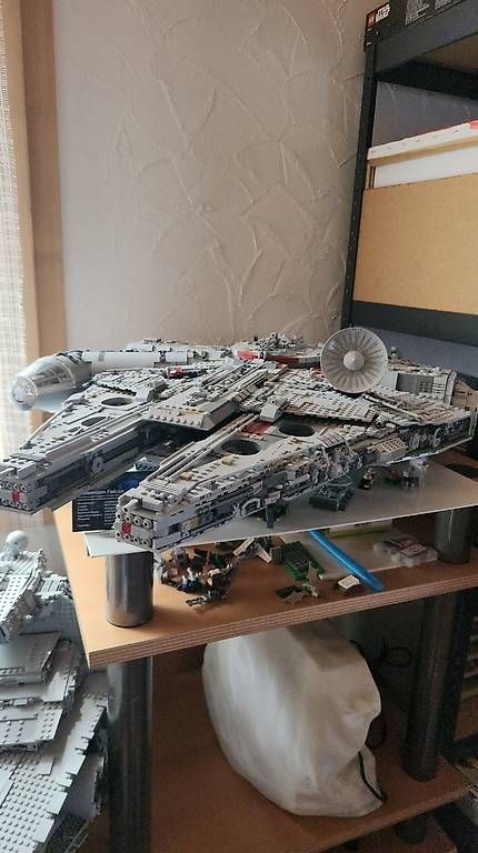Jouets: Lego Millenium Falcon – Neuf avec emballage d'origine à Weggis par Philipp_H 2