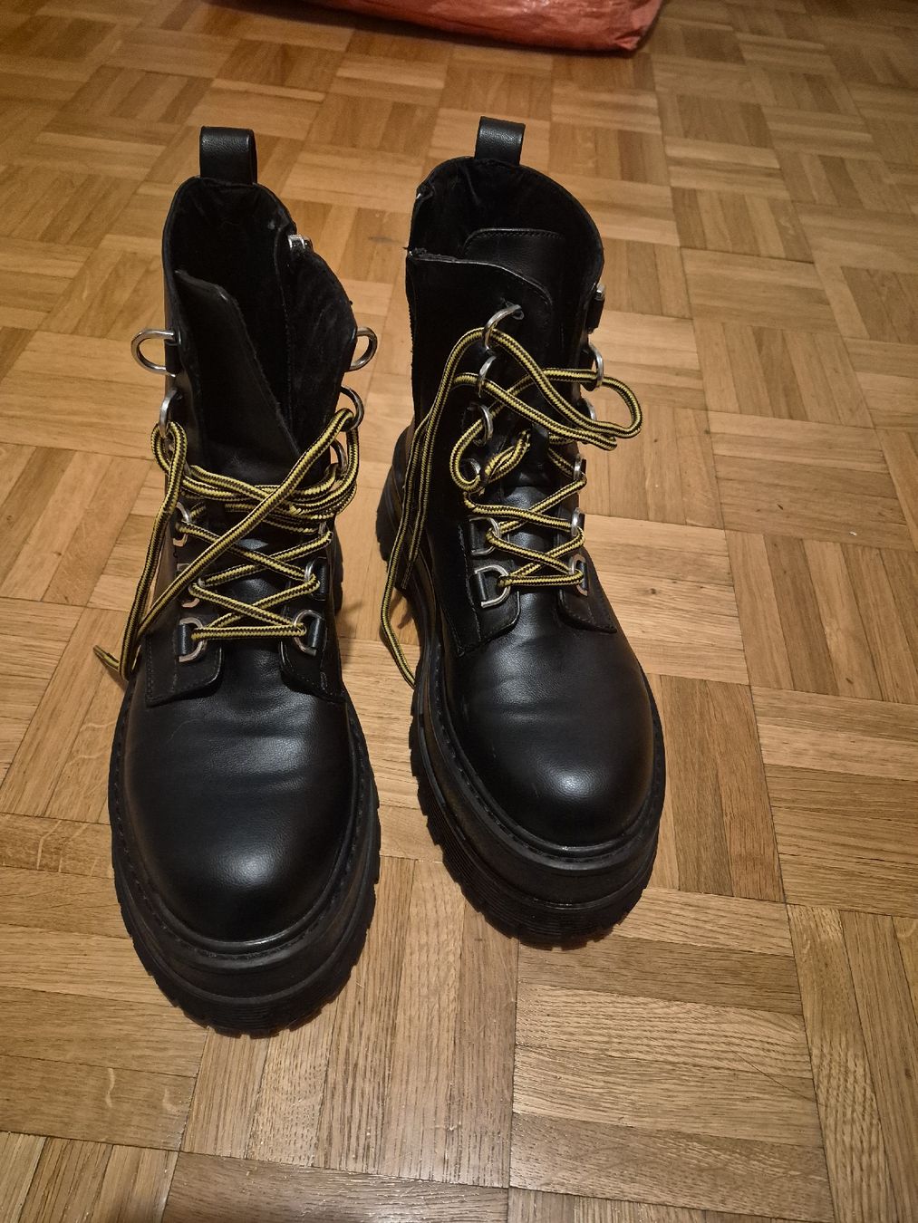 Pull&Bear Damenschuhe: Bottines à lacets noires robustes avec plateforme taille 39 – Neu (gemäss Beschreibung) aus Lausanne von lae_nrf5 4