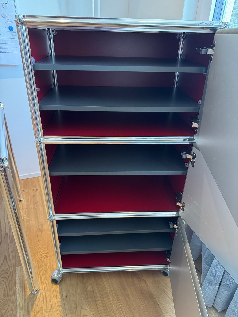 Scrivanie: Bürotisch, Schubladenrollcontainer, und Rollschrank – Usato da Weinfelden venduto da duk_mc2h 2