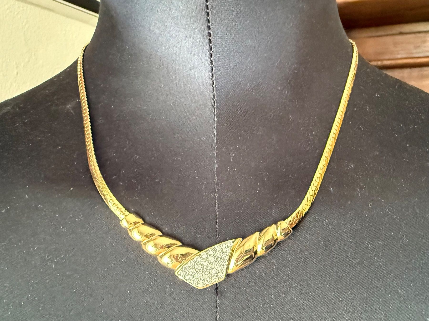 Catenine: Vintage Halskette Goldfarbe mit strass – Usato da Lamone venduto da LaCantinaMagica 1