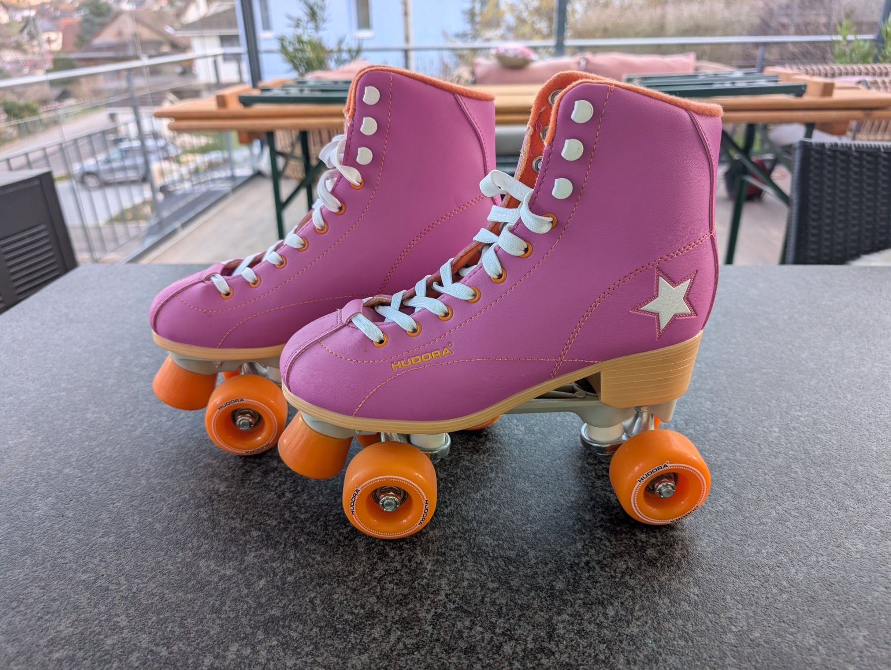 Pattini in linea & Pattini a rotelle: Rollschuhe Hudora Grösse 39 – Usato da Bärschwil venduto da sch_p7g7