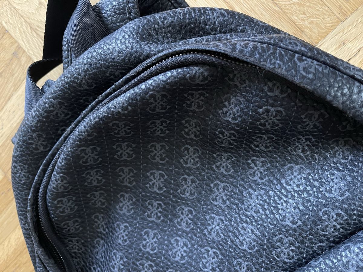 Guess Rucksäcke: Guess Rucksack – Gebraucht aus Goldach von Pero911 2