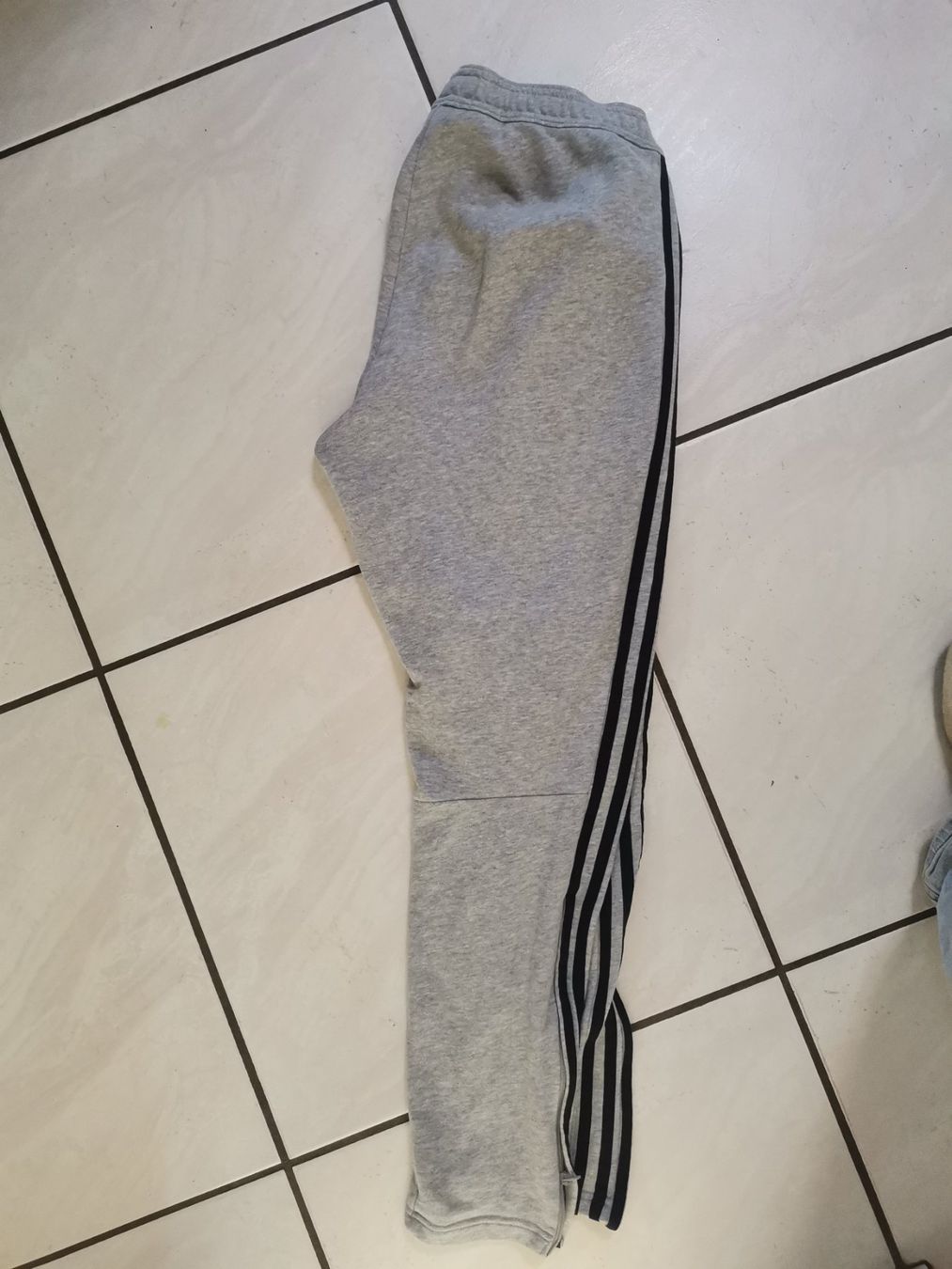 Adidas Pantaloni: Adidas Trainerhose Gr S – Usato da Therwil venduto da JeannysTrendStyle 2