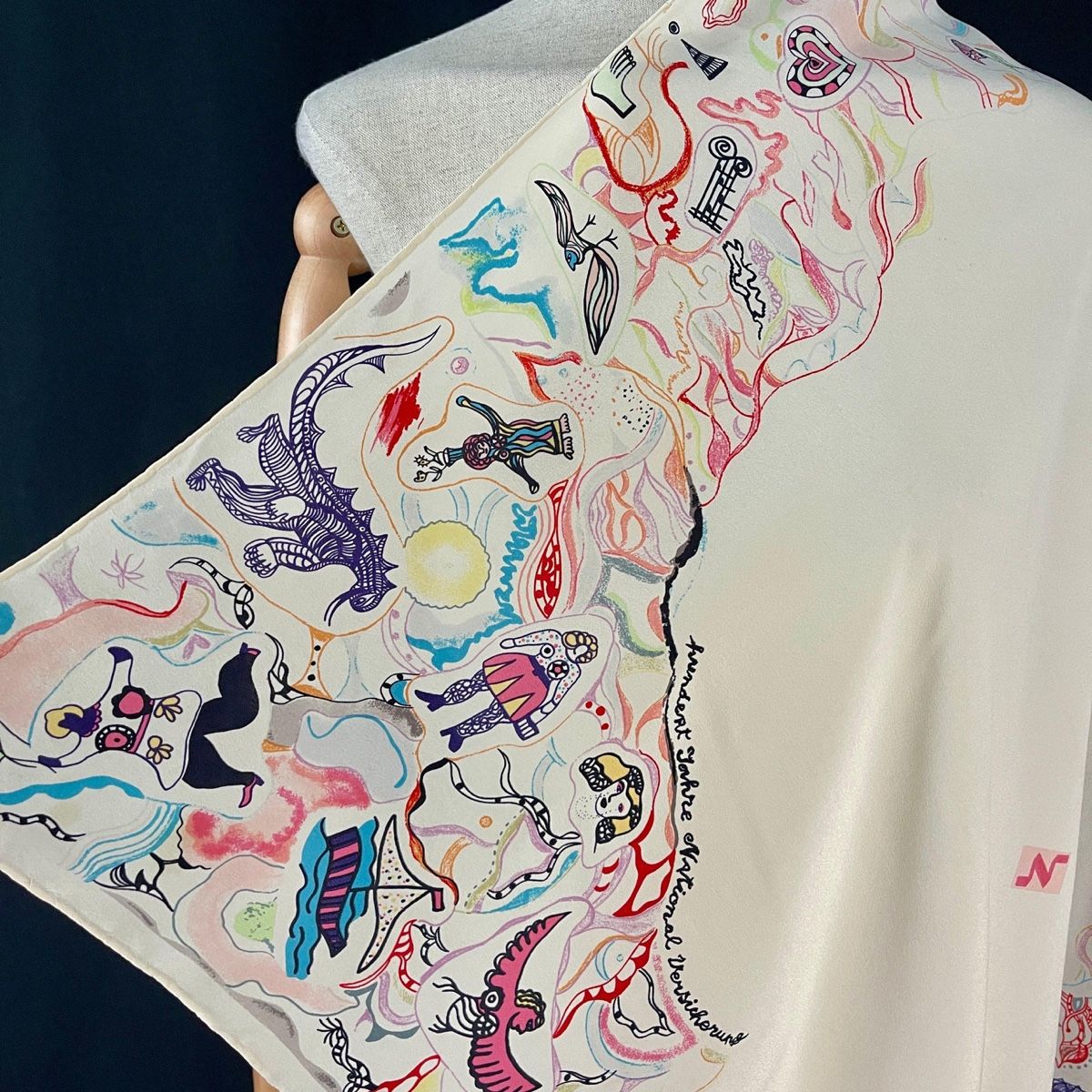 Foulard & Sciarpe: NIKI DE SAINT PHALLE Silk Scarf – Usato da Freienbach venduto da Avviivva_Shop 1