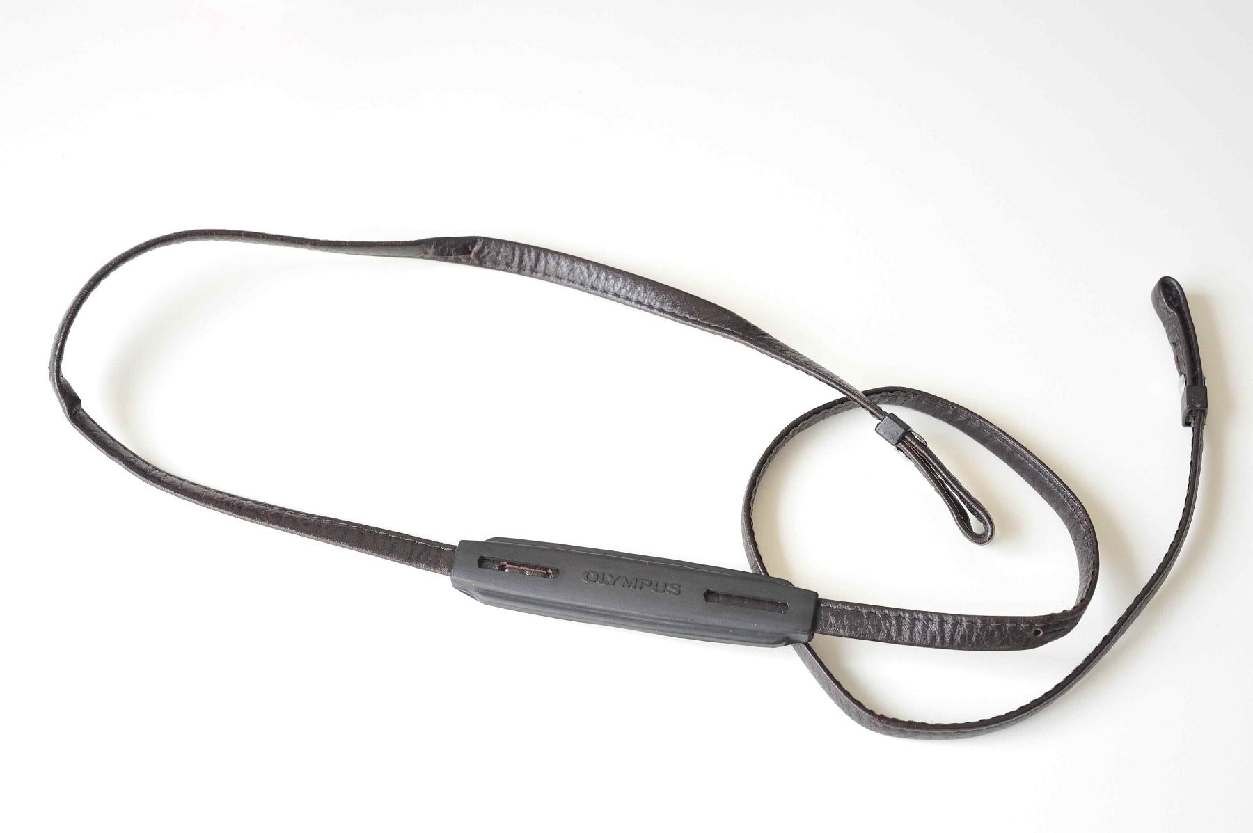 Olympus Altri Accessori: Kameratragegurt Olympus in Leder – Usato da Schwerzenbach venduto da floridan