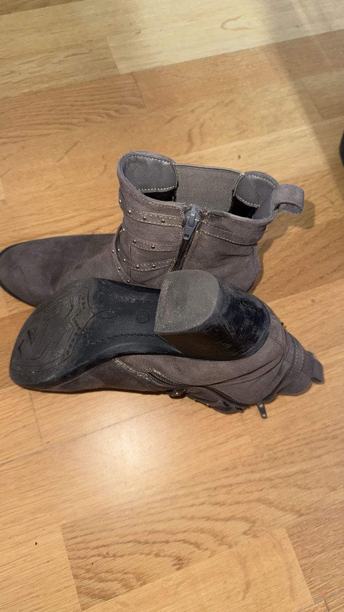 Scarpe da donna: Graue Stiefeletten 38 – Usato da Gümligen venduto da morticiaaddams 3