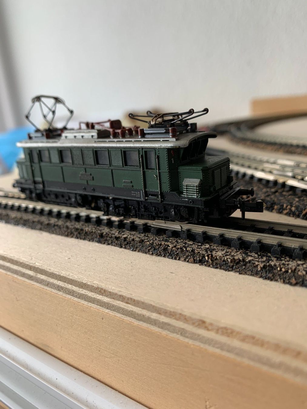 Trix Modellini di ferrovie: Minitrix elektr. Lokomotive E 144 der DB – Usato da Belp venduto da capowiga