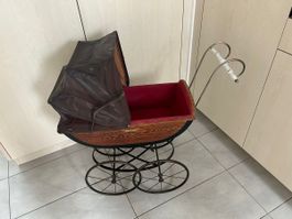 Puppenwagen Holz braun mit Verdeck defekt