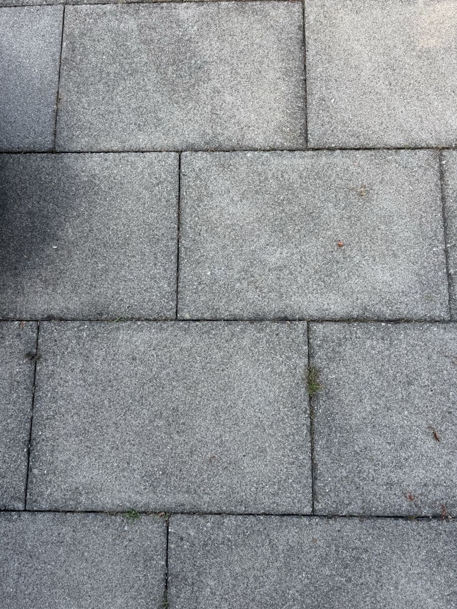 Rivestimenti per pavimenti: Gartenplatten hellgrau 40x60cm – Usato da Grüt (Gossau ZH) venduto da tam_m9wb 1