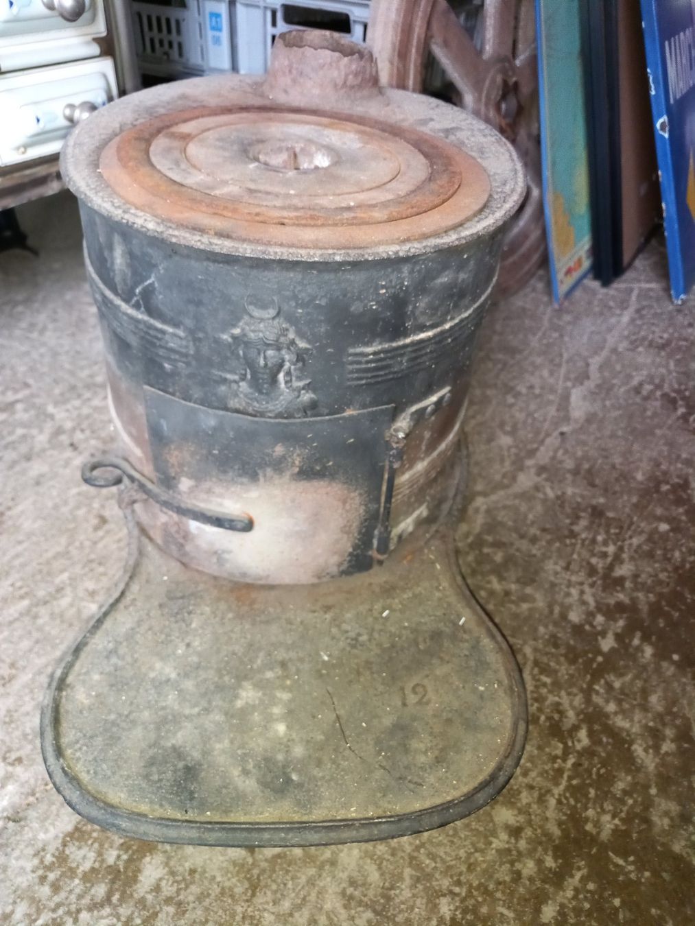Poêles de chauffage: Poële très ancien – D'occasion à Noiraigue par pel_ny7d