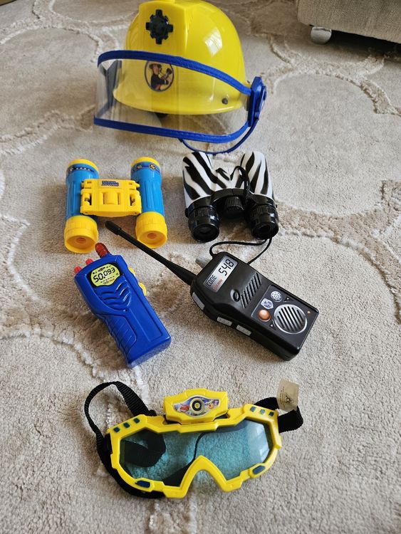 Spielzeug Set: Feuerwehrmann Sam Helm, Brille, Funkgerät (Gebraucht) in ...