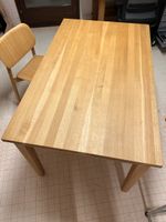 Massiver Esstisch aus Eiche – ausziehbar – 140 × 90 cm