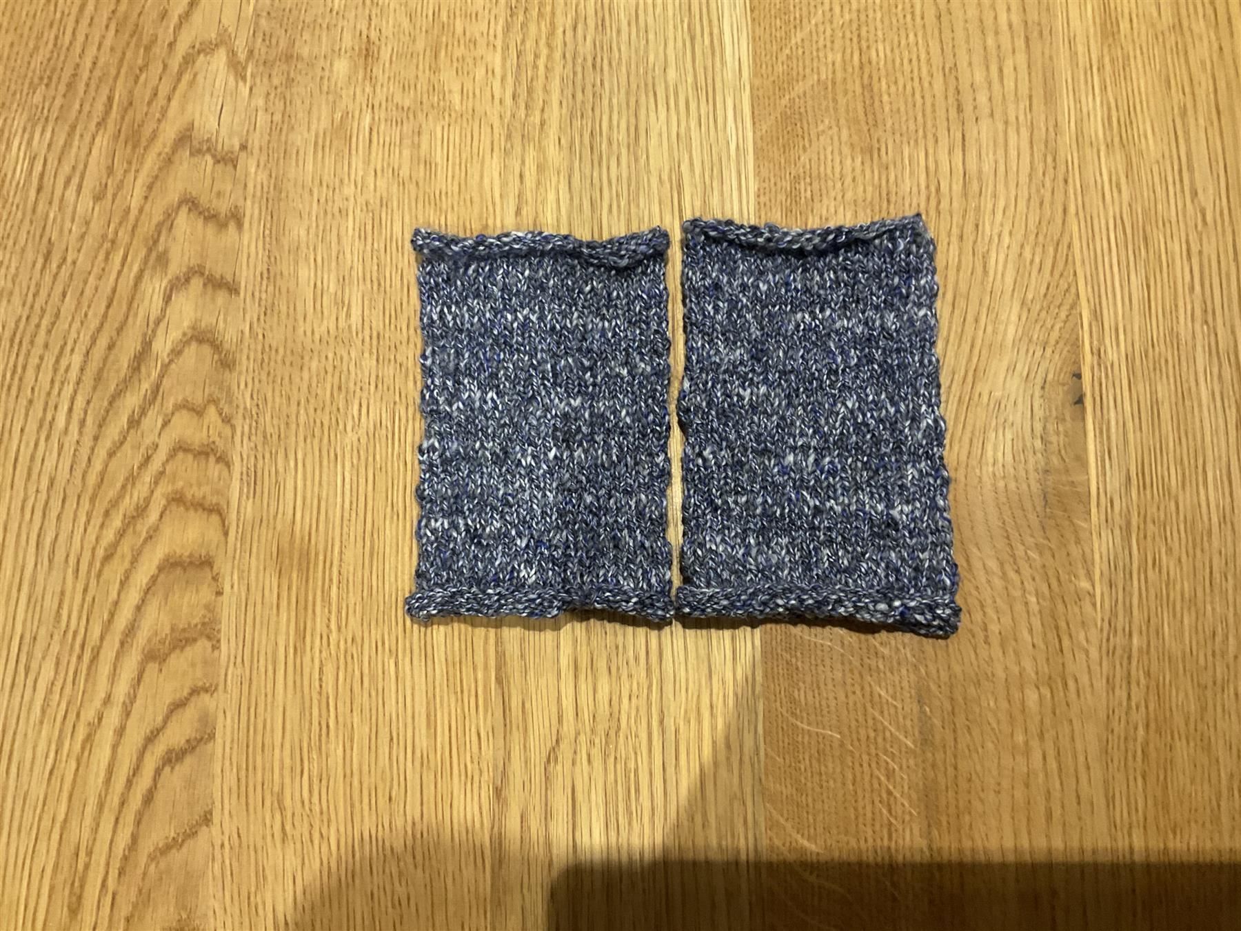 Handschuhe & Handstulpen: Handgestrickte Pulswärmer Amedisli – Neu (gemäss Beschreibung) aus Wetzikon ZH von FeeF