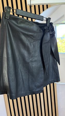 MANGO Vegan-Leather Wickelrock, Gr. S