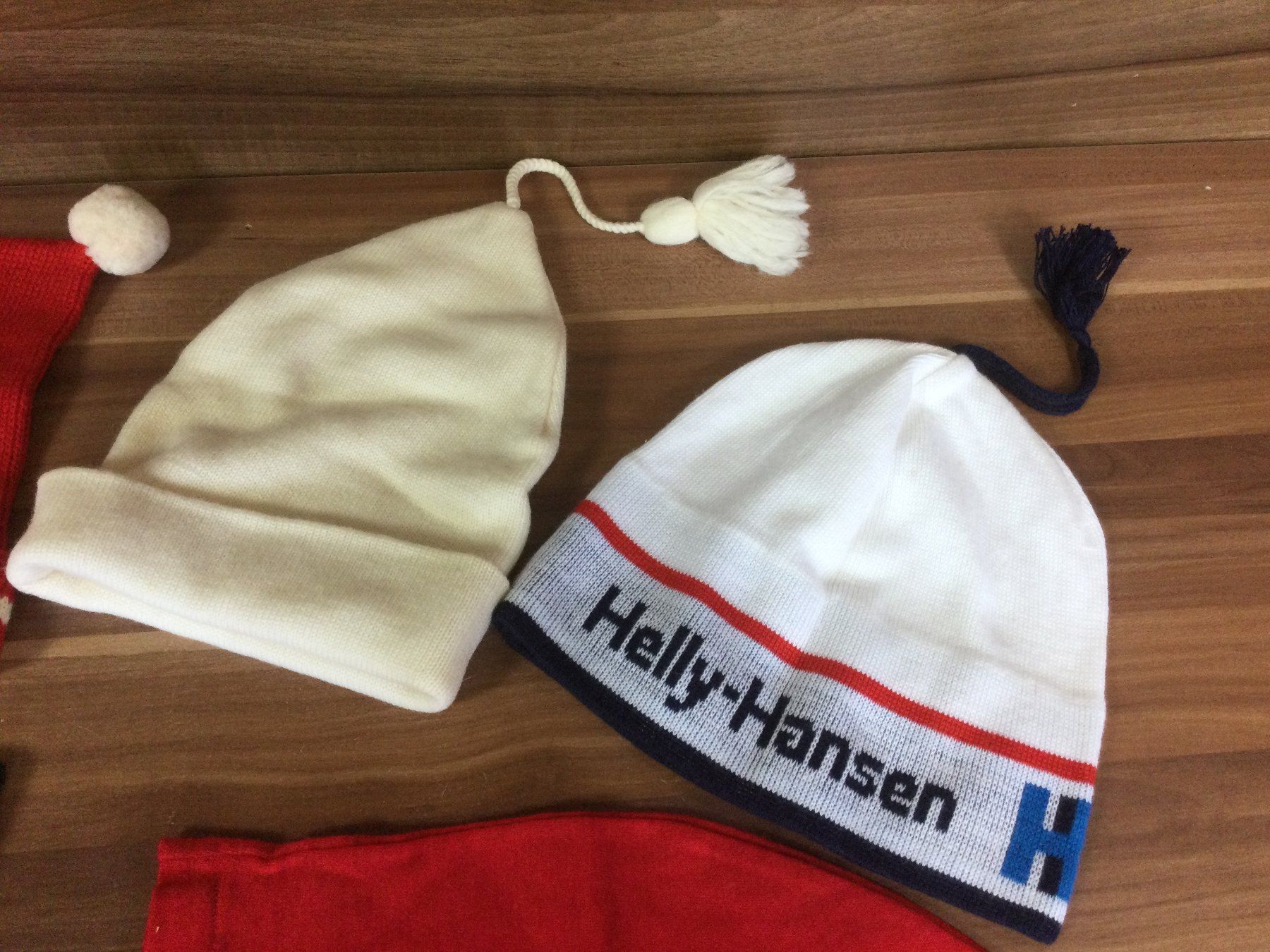 Trattori: Posten gebrauchte Mützen Helly Hansen und andere – Usato da Wangen SZ venduto da kuriosum12 3