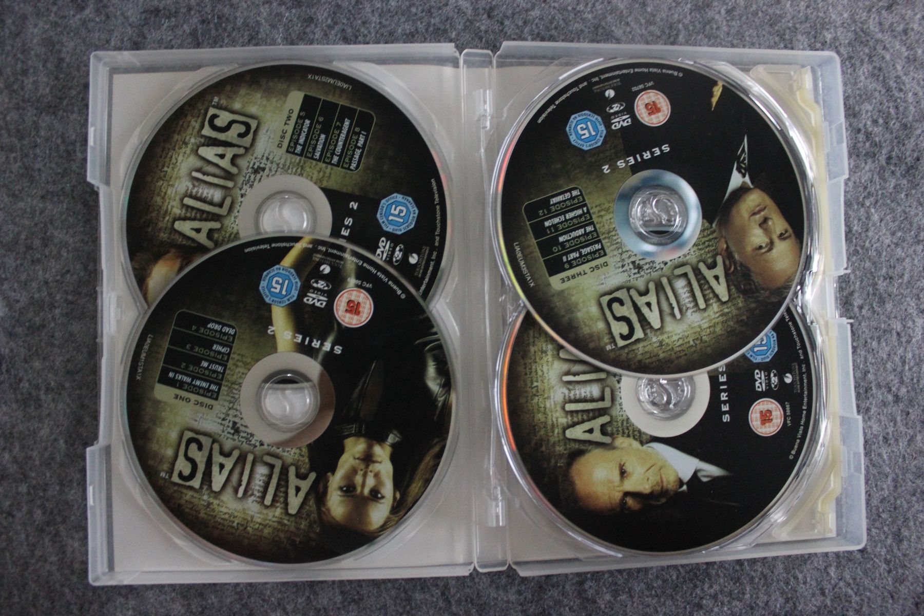 Tutti i DVDs: Alias The Complete Second 2 Series Season Pack Box - 6 – Usato da Geroldswil venduto da Schlumpfine1973 1