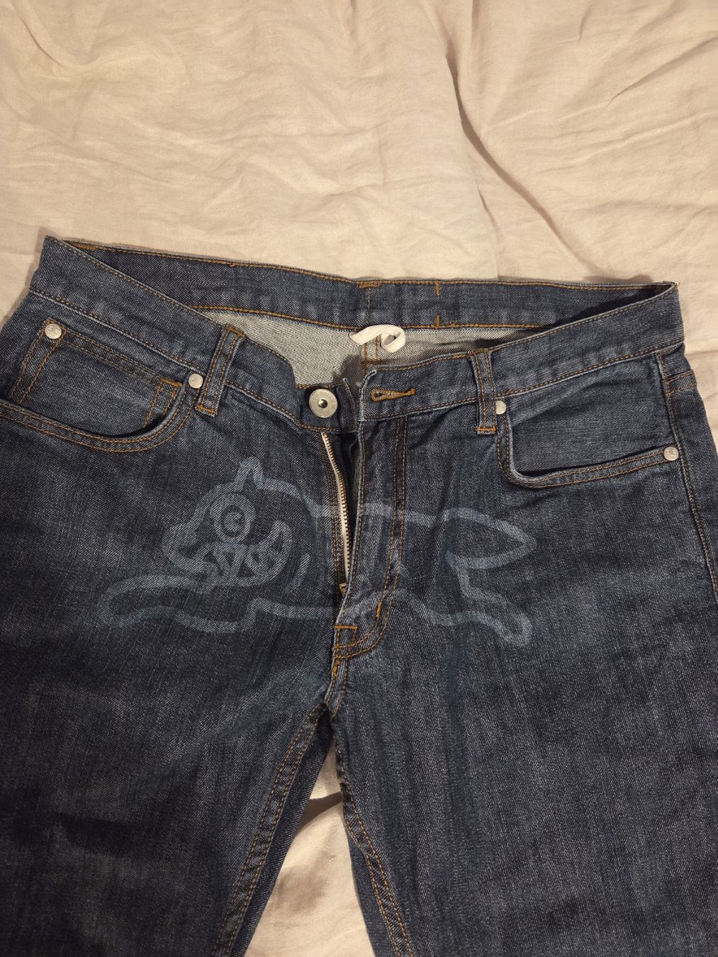 Jeans: Y2k lowwaist Jeans mit Print – Gebraucht aus Bern von leloskiosk