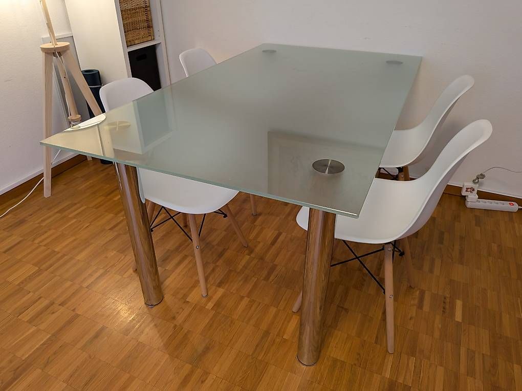 Tische: Free glass dining table – Gebraucht aus Zürich von lin_ny28
