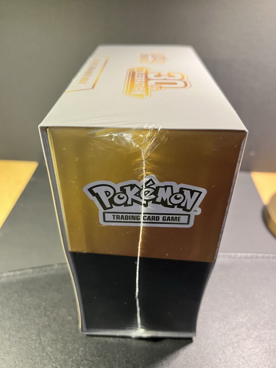 Pokémon Cartes à collectionner: Pokémon 30th ETB Englisch  – Neuf avec emballage d'origine à Goldach par Milosg3 3