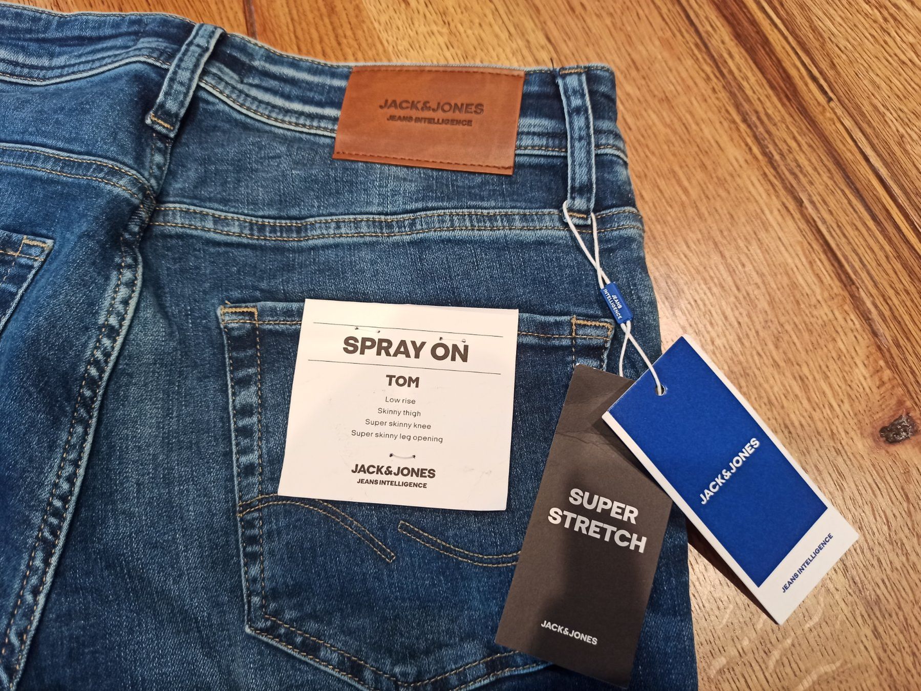 Jack & Jones Jeans: JACK AND JONES Jeans – Nuovo e nell'imballaggio originale da Niederwil AG venduto da Nioc28 2