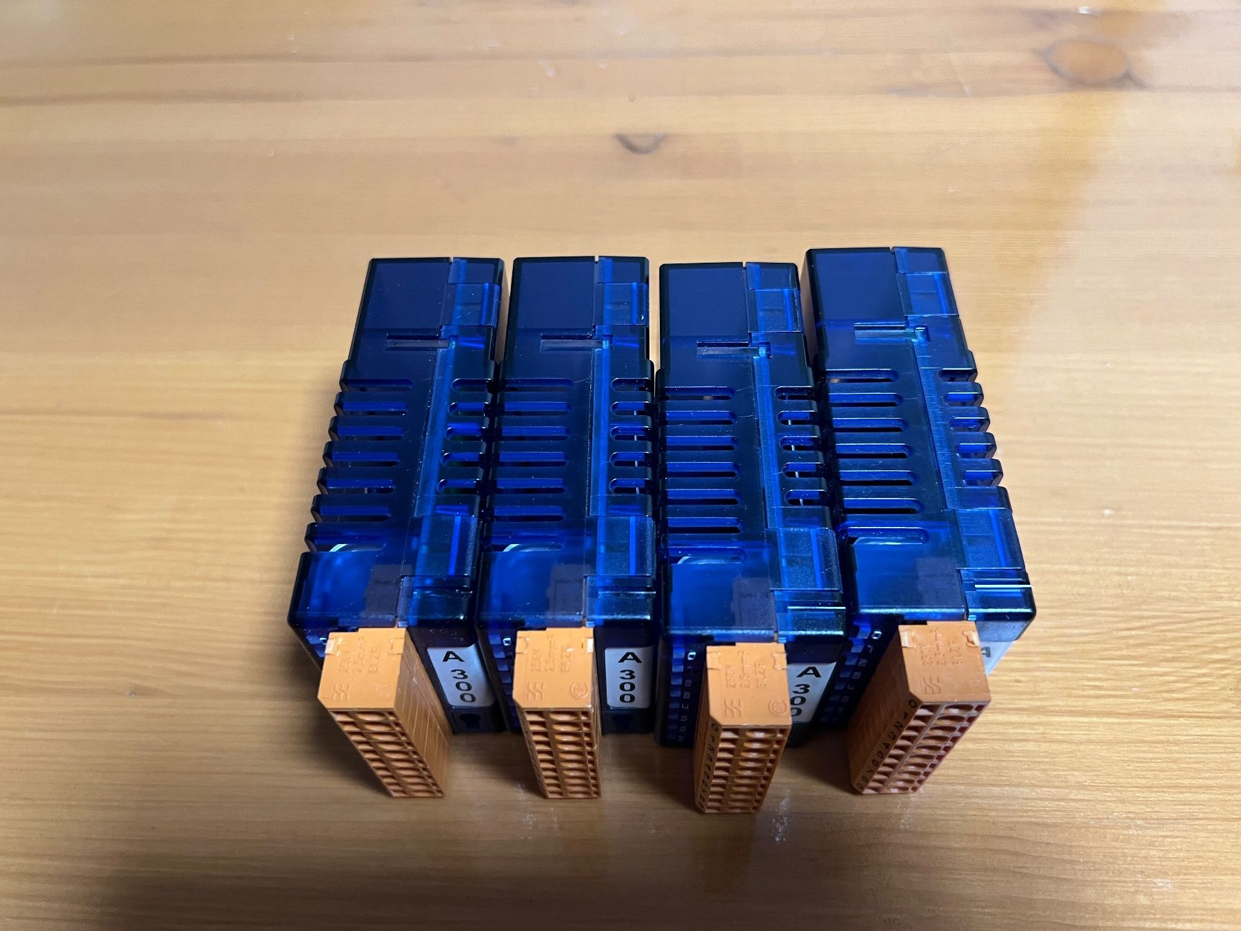 Elektronikbauteile: 4 Stück Ausgangsmodule 6 Ausgänge 2 Ampere 24VDC – Neu (gemäss Beschreibung) aus Kaltbach von tweka56 1