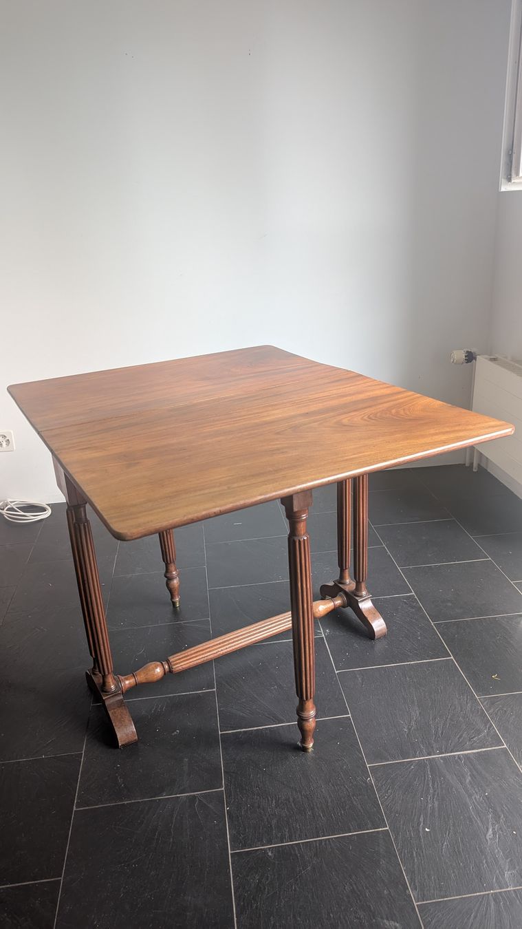 Tische: Klapptisch Antik, Nussbaum, Gateleg – Gebraucht aus Zürich von phi_yzq6