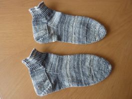 Kurzsocken Gr. 42/43 hell-/dunkelgrau gestreift
