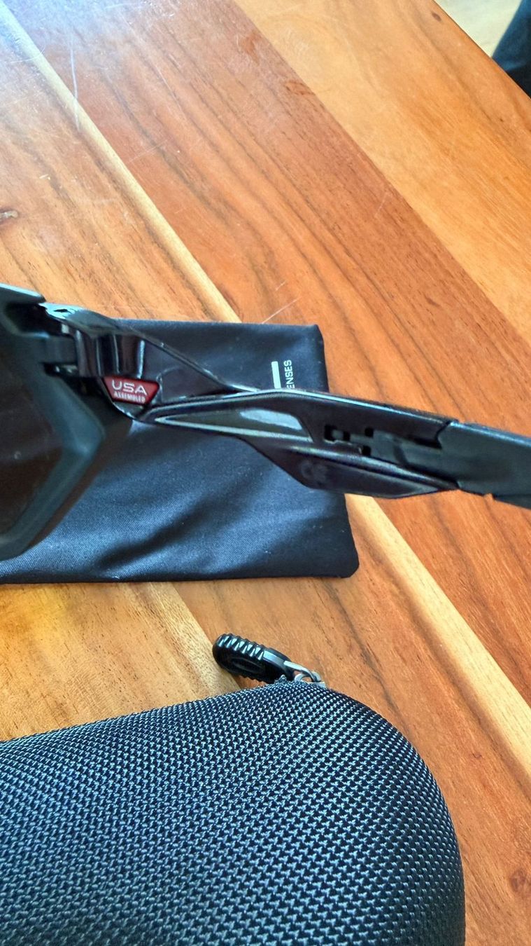 Oakley Brillen & Gläser: Oakley sport sunglasses with case – Gebraucht aus Dübendorf von ped_l8sh 4