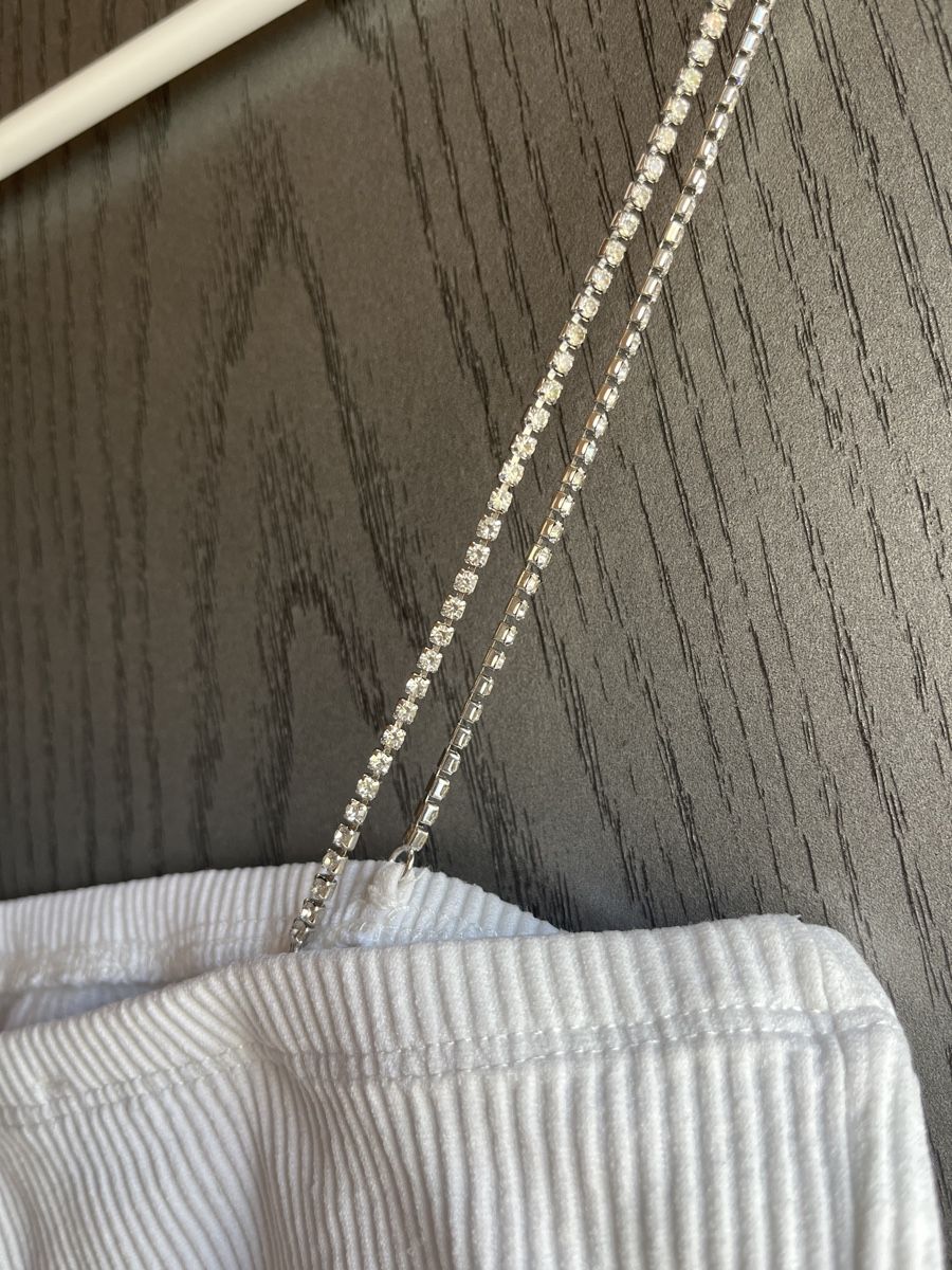 Bershka Tops: Top blanc avec bretelles en diamant – Gebraucht aus Le Locle von Ophelhugy 2