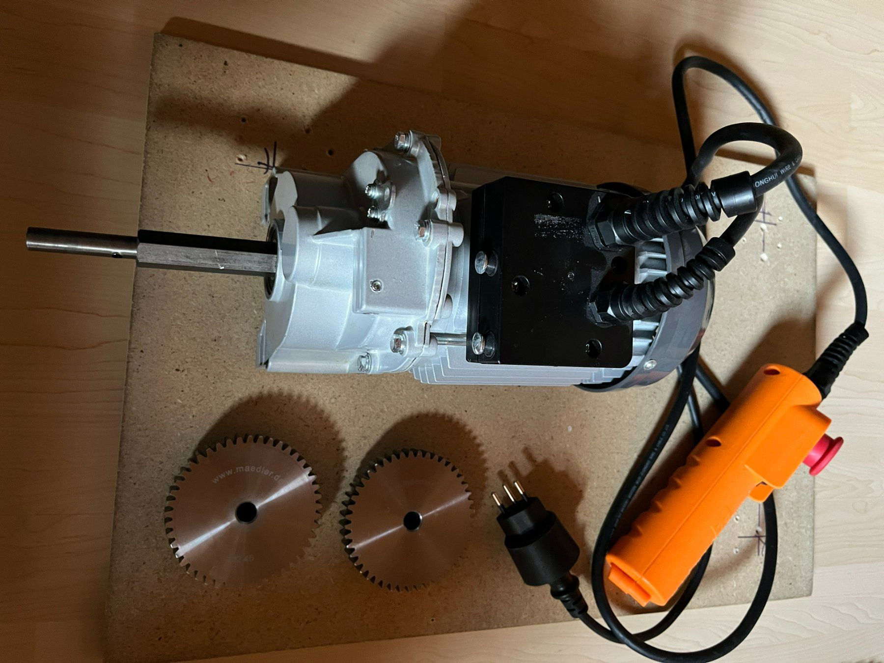 Motoren: Herkules Elektro-Seilhebezug SHZ 600-1 mit 2 Zahnräder – Gebraucht aus Niederwangen BE von samstagsonntag
