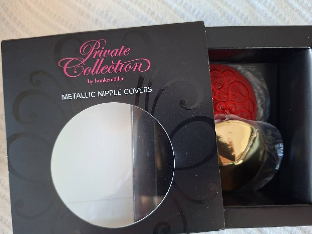 Autres dessous:  Rotes Spitzen Set  mit Nipplecovers – D'occasion à Affoltern am Albis par Feather 1