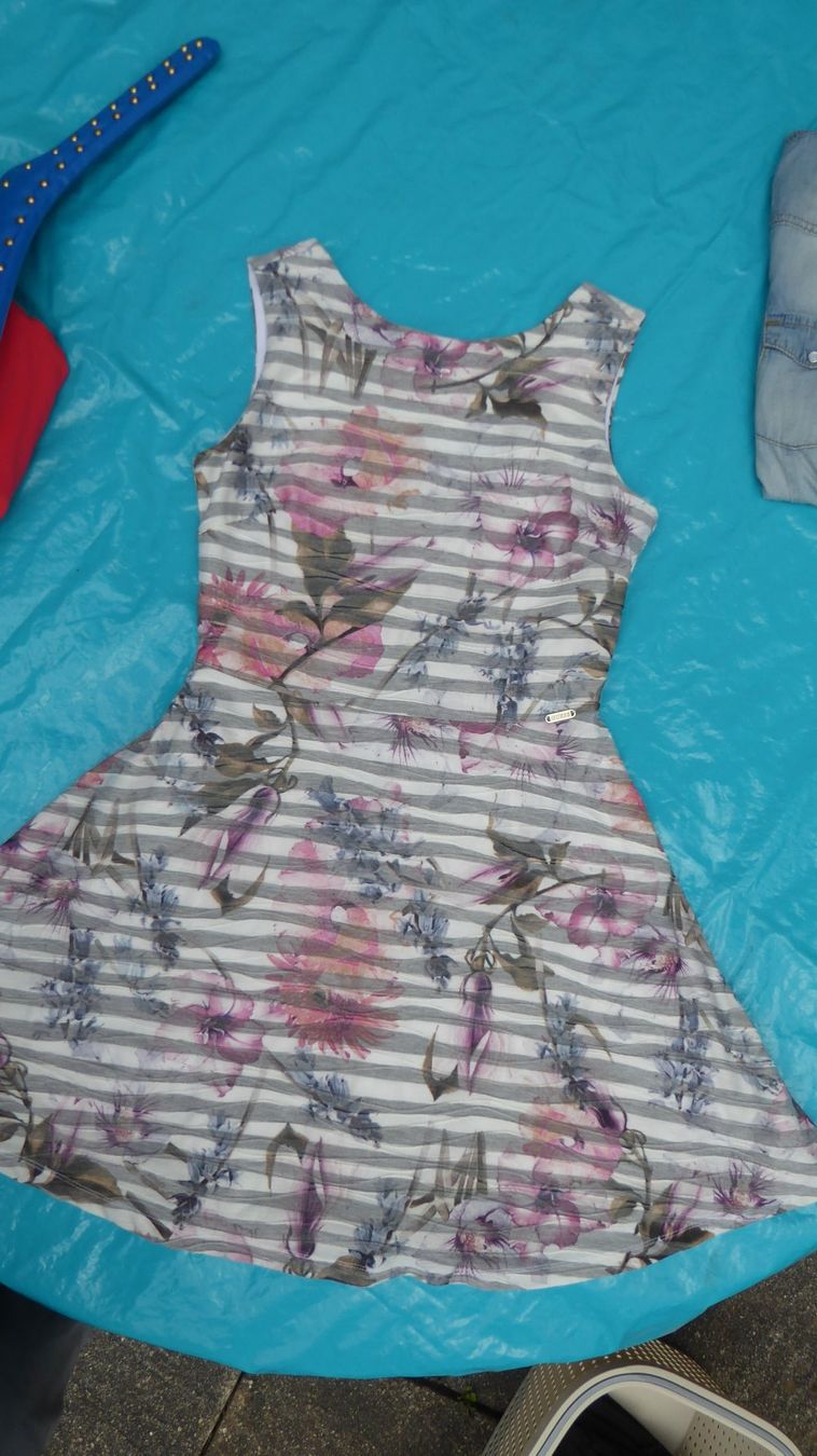 Guess Kleider: Sommer Kleid Gr S GUESS – Gebraucht aus Sargans von Benziner