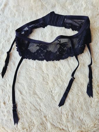 Stringhosenhalter Gürtel schwarz Spitze Grösse M neu