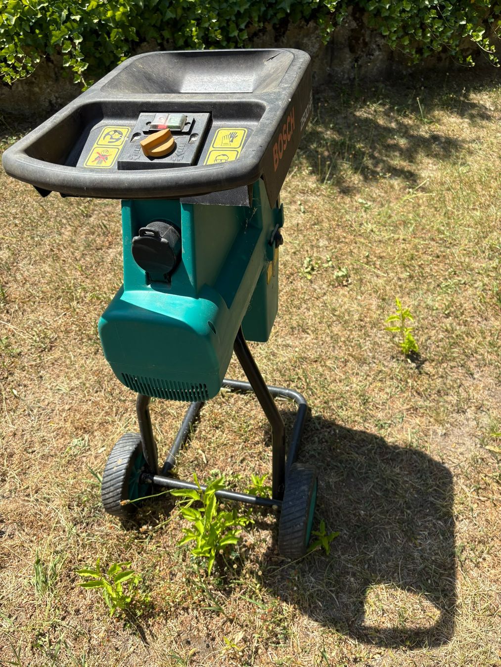 Bosch Déchiqueteuse: Häcksler – D'occasion à Châtillon FR par chilipepper01 4