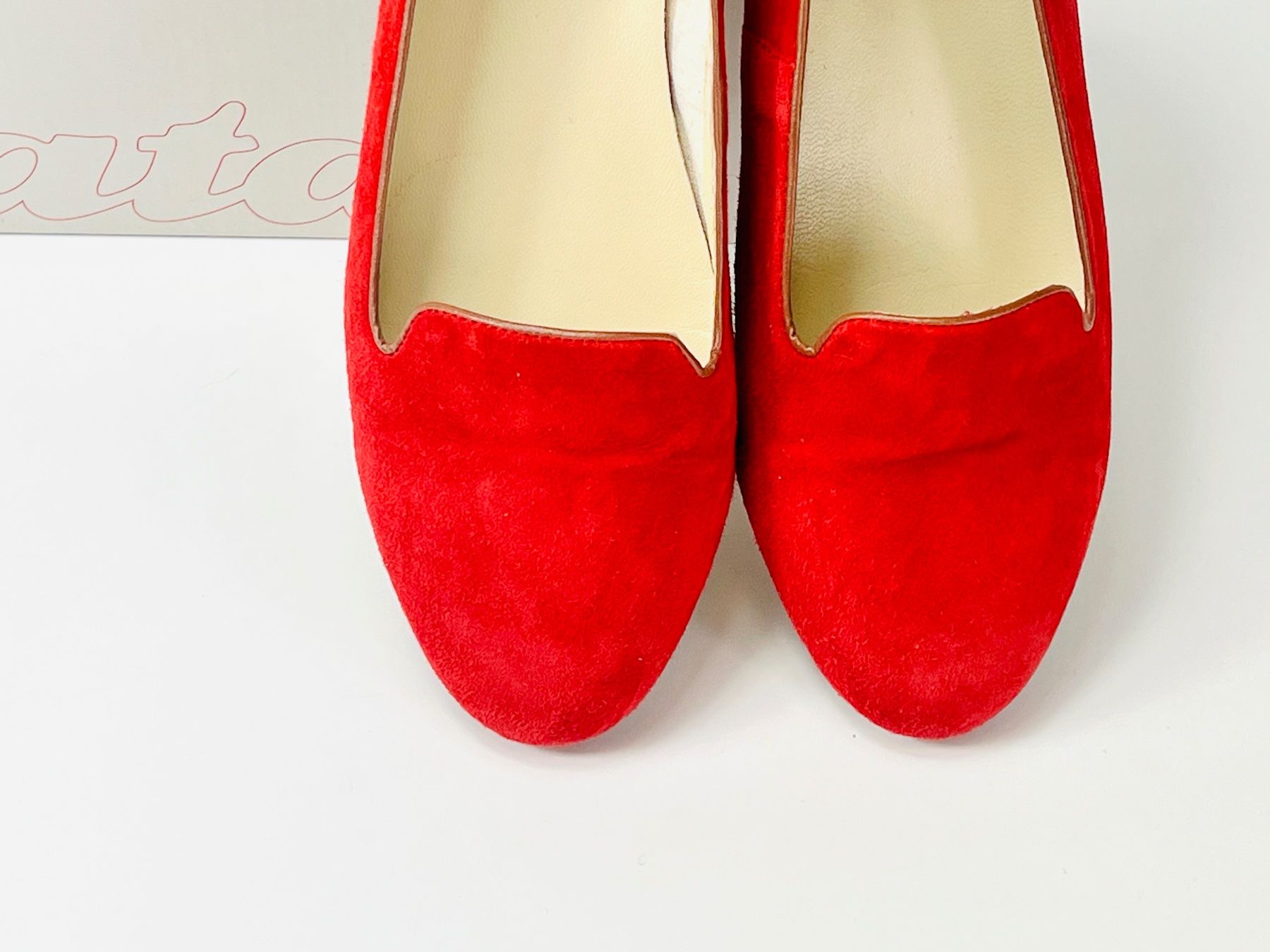 Chaussures femmes: Rote BATA Damen Slipper/Schuhe Grösse 39 – D'occasion à Zürich par Arche_Brockenhaus 2