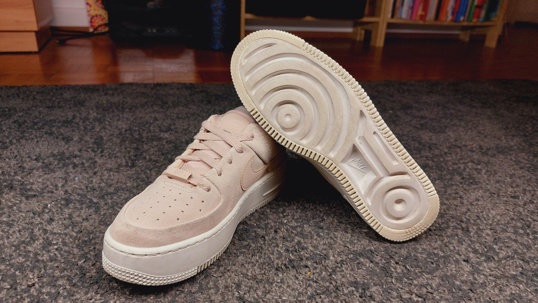 Nike Scarpe da donna: Nike Air Force schuhe gr 36.5 – Usato da Wallisellen venduto da theblacksheep 4