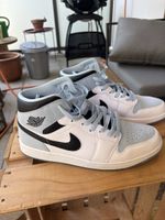 Air Jordan 1 Mid SE „White/Ice Blue-Black“
