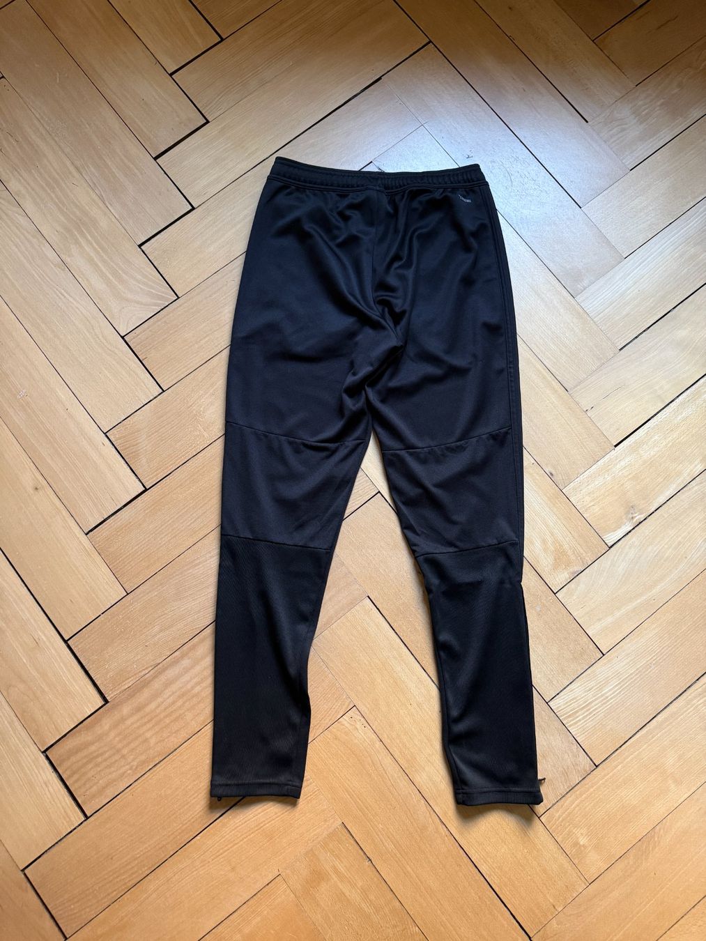 Adidas Pantaloni: ADIDAS - Trainerhose schwarz S – Usato da Zürich venduto da Diazaio 2