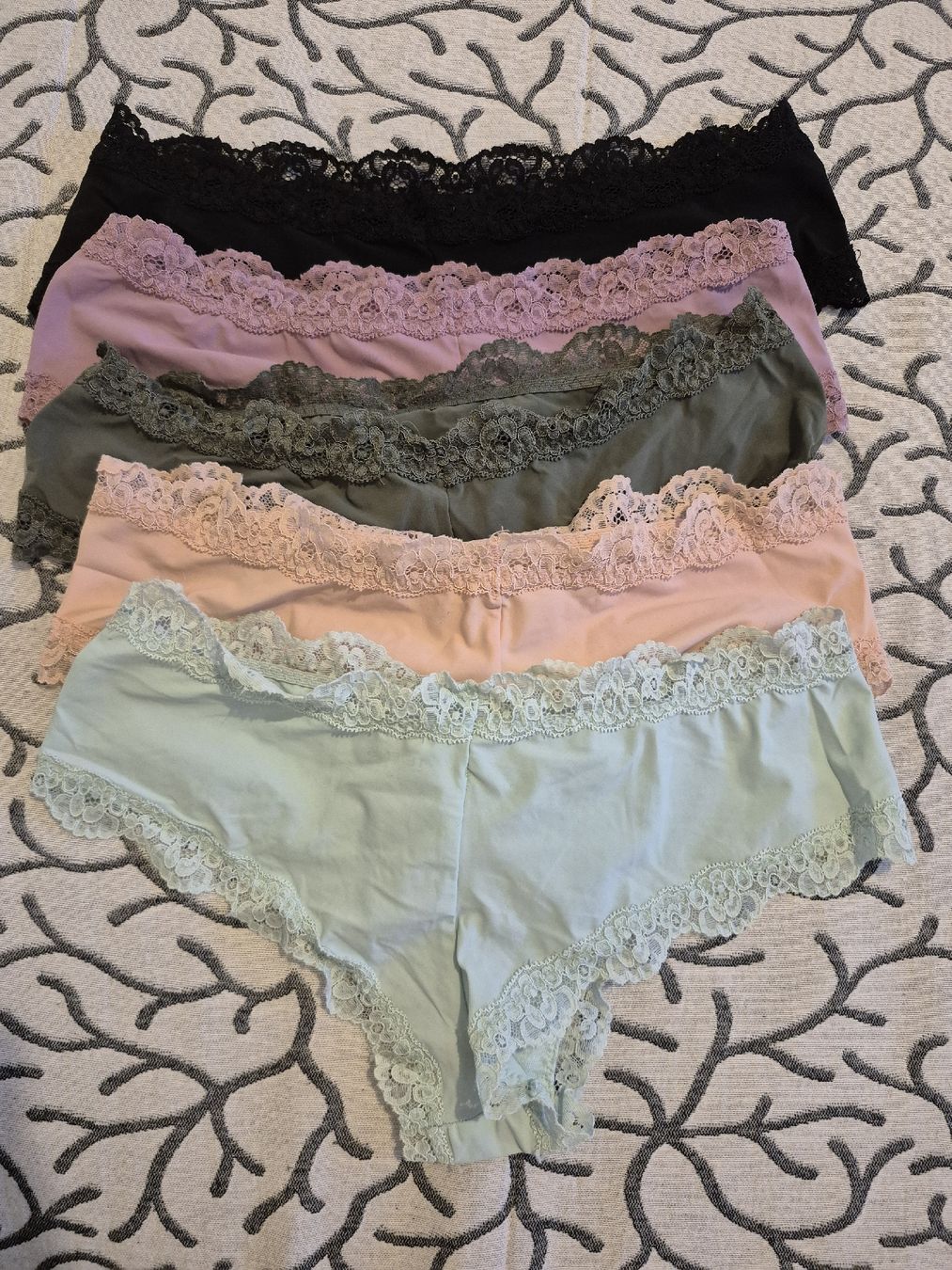 Tezenis Lotti di vestiti: Lot de 5 culottes Tezenis S – Usato da St-Pierre-Clages venduto da _RV 1