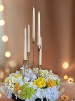 Kerzenständer mit Blumen