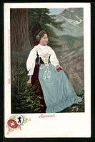 Junge Frau in Appenzeller Tracht mit sch