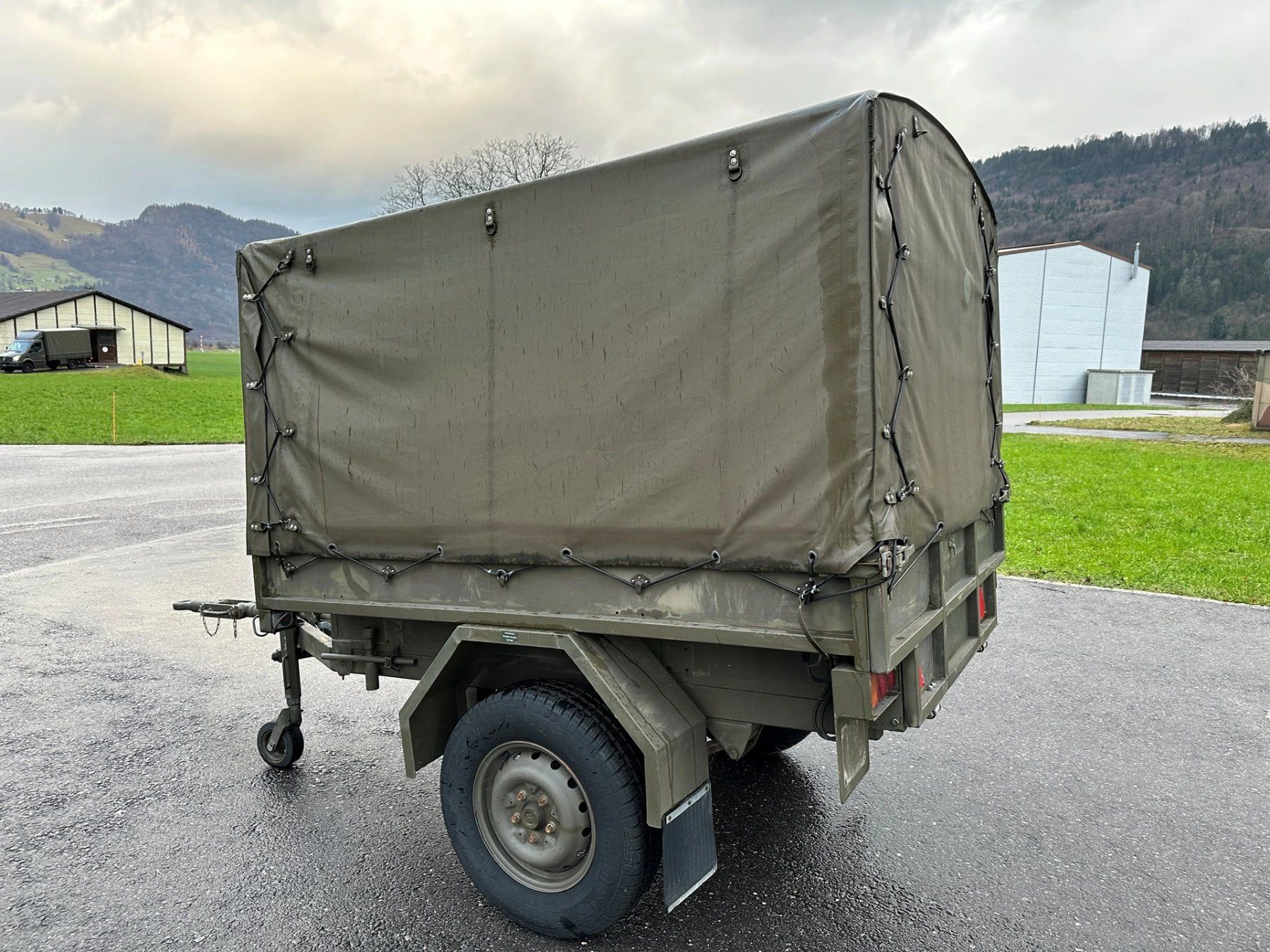 Anhänger: Calag ANH 87 Armeeanhänger mit Plane – Gebraucht aus Alpnach-Dorf von Hess-Automobile