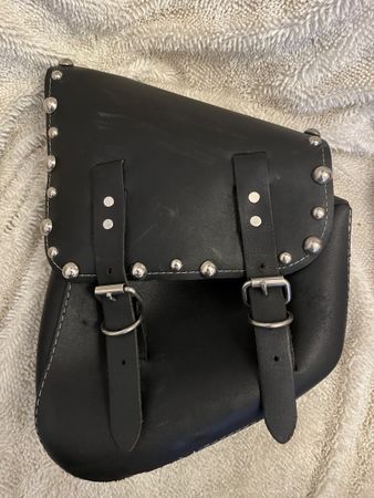 Motorrad Satteltasche Leder mit Nieten für z.B. Harley etc.