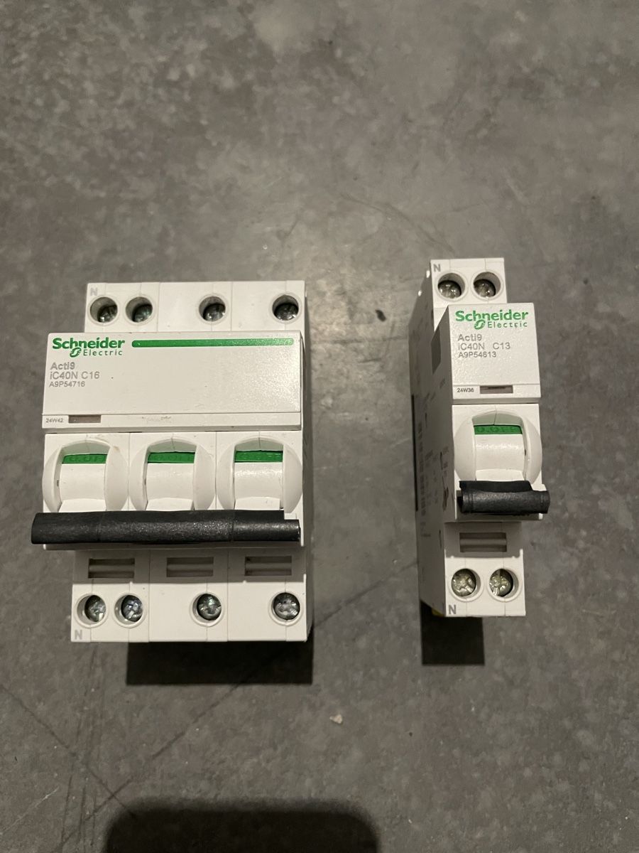 Schneider Alimentation électrique: Schneider Electric LS Sicherung  – Neuf (Voir description) à Jenins par K-Industrie