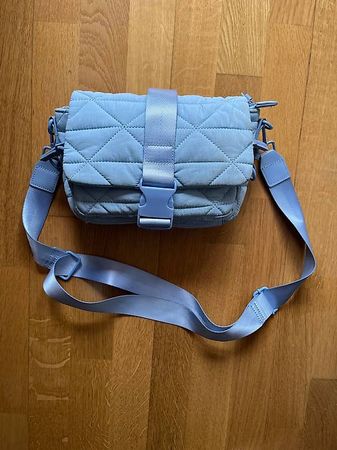 Hellblaue Icing Handtasche  Umhängetasche / Crossbody