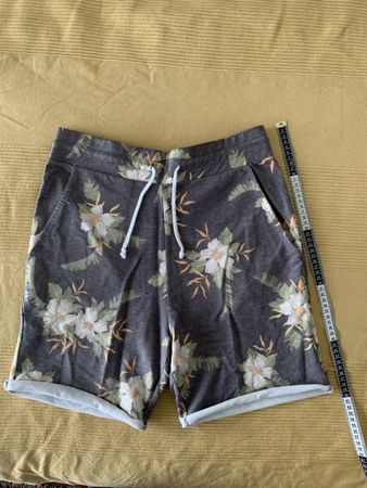 Shorts, kurze Hose, grau mit Blumen, Herren S