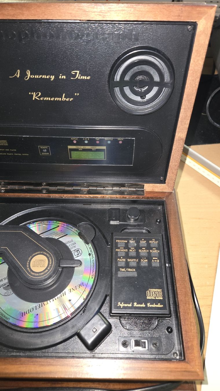 Lettore multimediale & Streamer: Antikes CD-Spielgerät im Grammofon-Design – Usato da Uzwil venduto da BrokiFloh 2