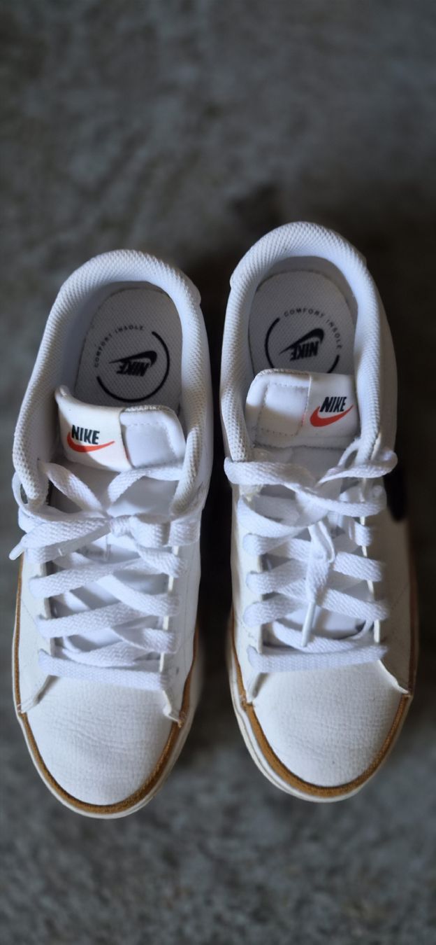 Nike Damenschuhe: Nike Turnschuhe Grösse 40.5 gebraucht – Gebraucht aus St.Gallenkappel. von mt23101984