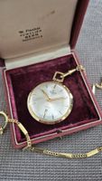 Elegante Taschenuhr mit Kette und Box, ca. 43 mm